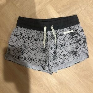 Vuori women’s camp workout shorts size small